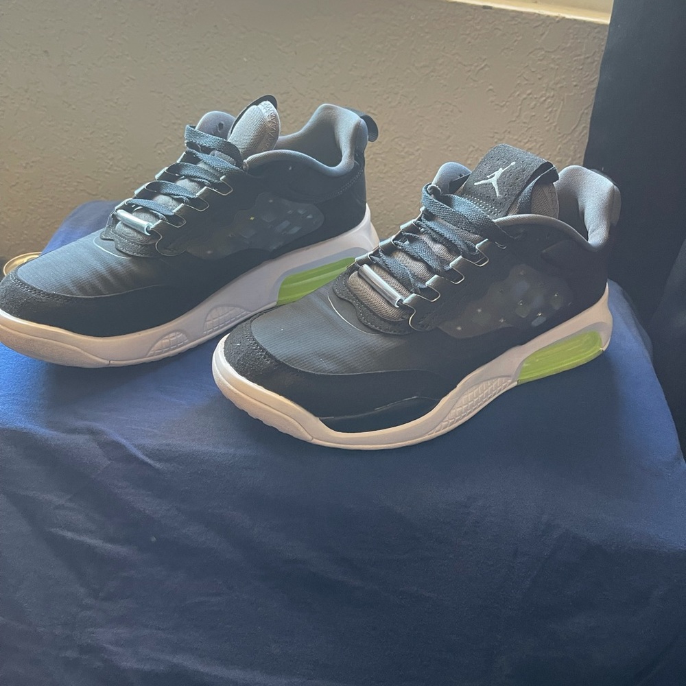Jordan max 200